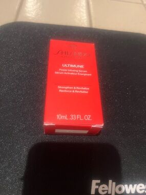 Shiseido Ultimune Power Infusing Serum - Bright Red Box